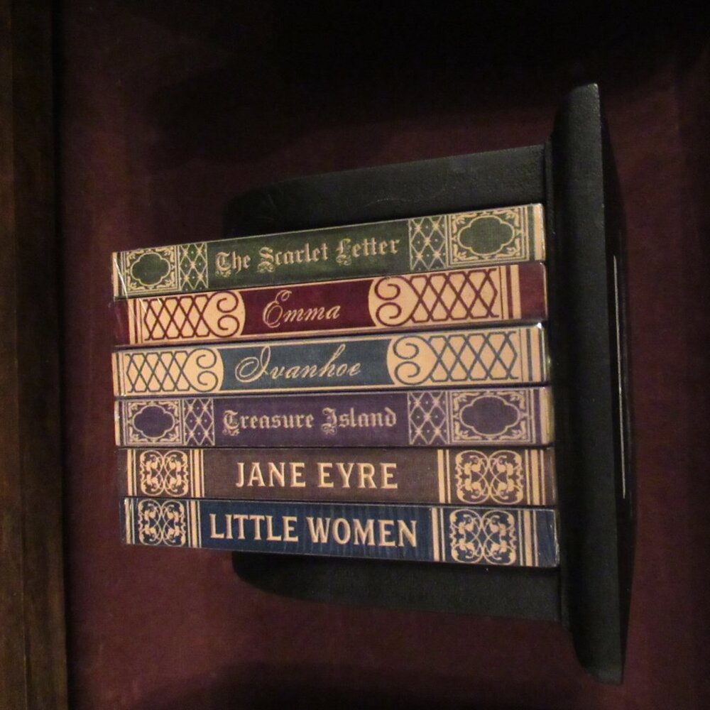 New Victorian Trading Co. Coaster Set & Holder Resembling Miniature Book Library - Picture 2 of 14